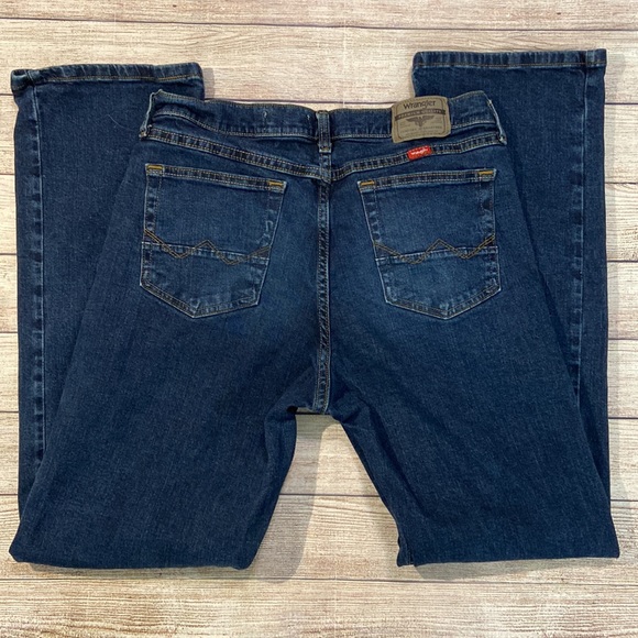 Wrangler Other - Wrangler Relaxed Boot cut jeans 32x32 like new dark wash denim